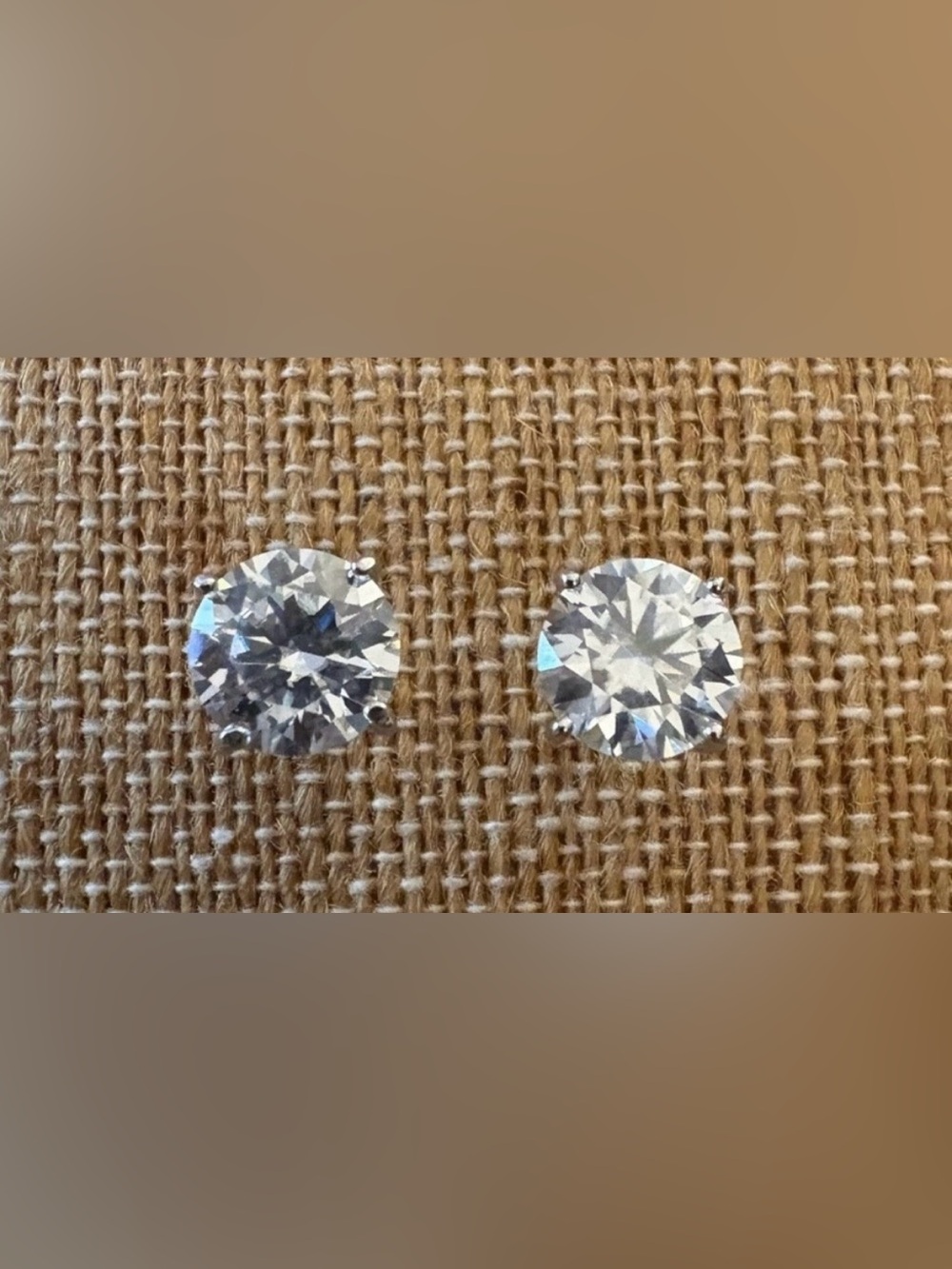 Beautiful earrings moissanite